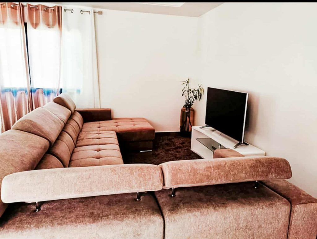 e0b1ac7e-386f-42e1-843d-8bce70a1d903